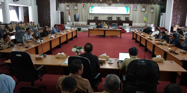 DPRD HSS DAN TAPD GELAR RAPAT PENDAHULUAN PENYUSUNAN KUA-PPAS TAHUN ANGGARAN 2027