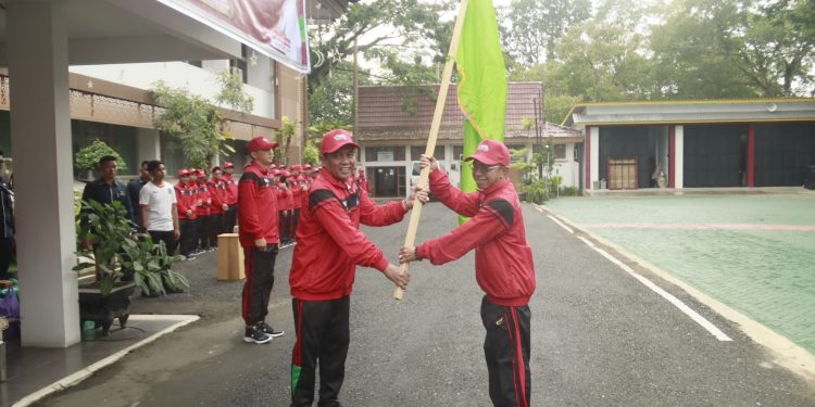 KONTINGEN HSS SIAP BERTARUNG DI POPDA 2026, BUPATI LEPAS DENGAN SEMANGAT JUANG TINGGI
