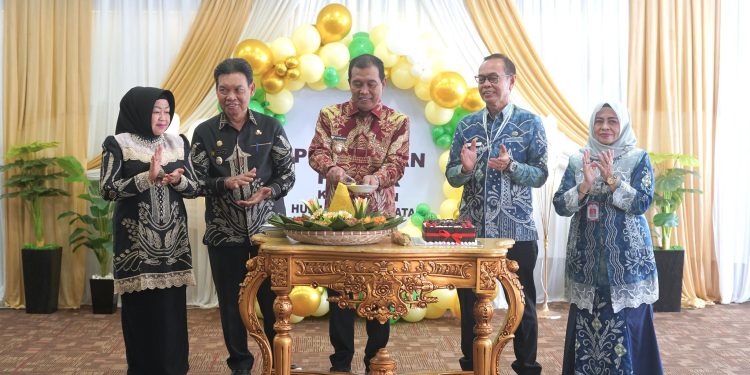 EMPAT TAHUN HADIR MELAYANI, BUPATI HSS APRESIASI PRESTASI DAN KONSISTENSI PELAYANAN DI MPP HSS