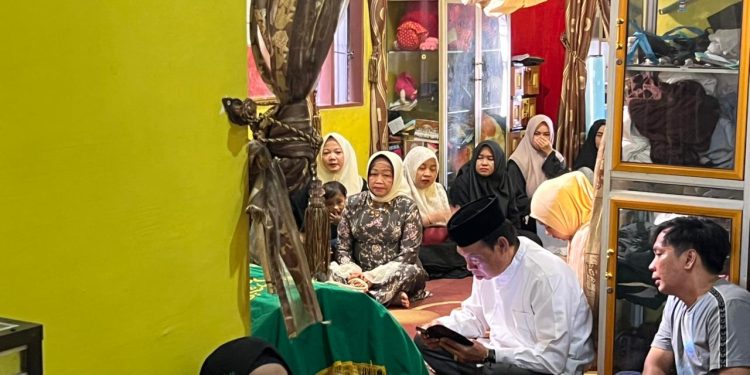 WABUP HSS BERSAMA KETUA GOW HSS MELAYAT KE RUMAH DUKA DI DESA PAGANDINGAN