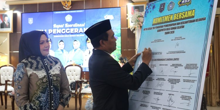 BUPATI HSS DORONG SINERGI LINTAS SEKTOR, RAKOR TP PKK RUMUSKAN SOLUSI DAN INOVASI PROGRAM PEMBERDAYAAN