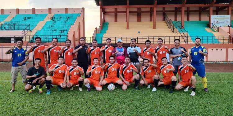WABUP HSS HADIRI DAN BERI SEMANGAT PADA LAGA PERSAHABATAN PEMKAB HSS VS POLRES HSS