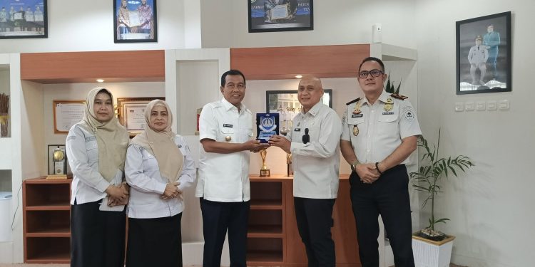BUPATI HSS TERIMA KUNJUNGAN KEPALA KANTOR WILAYAH DIREKTORAT JENDERAL IMIGRASI KALIMANTAN SELATAN