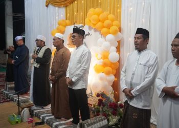 WABUP HSS HADIRI HAUL SYEKH AS-SAMMAN AL-MADANI DAN TASYAKURAN AQIQAH DI PADANG BATUNG