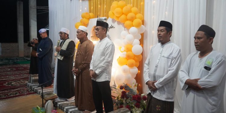 WABUP HSS HADIRI HAUL SYEKH AS-SAMMAN AL-MADANI DAN TASYAKURAN AQIQAH DI PADANG BATUNG