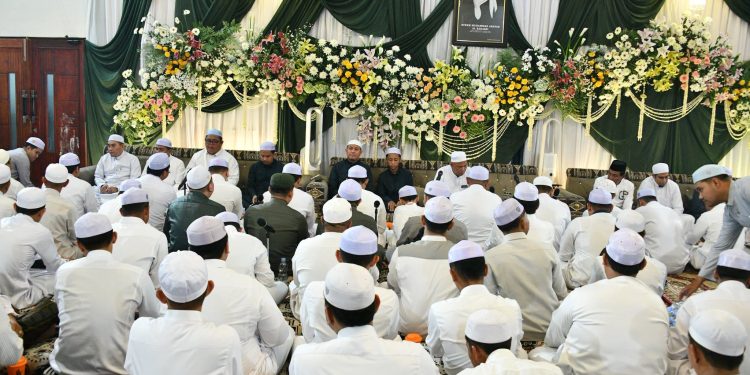 BUPATI HSS HADIRI PERINGATAN HAUL KE-5 GURU KAPUH, WUJUDKAN PENGHORMATAN TERHADAP ULAMA DAN TOKOH AGAMA