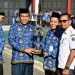 BUPATI HSS PIMPIN APEL KESADARAN NASIONAL, SERAHKAN PENGHARGAAN DESA BERPRESTASI
