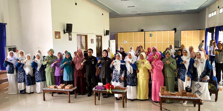 KETUA GOW HSS BUKA PENYULUHAN HUKUM BAGI ORGANISASI WANITA