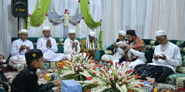 WABUP HSS HADIRI HAUL KE-8 KH. MUHAMMAD ABDUL MUZIB JAZULY, PERKUAT SILATURAHMI DAN TELADANI PERJUANGAN ULAMA