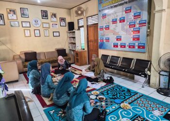 TP PKK HSS LAKUKAN PEMBINAAN DAN PEMANTAPAN PERSIAPAN PENILAIAN AKU HATINYA PKK TINGKAT PROVINSI KALSEL DI DESA SIRIH