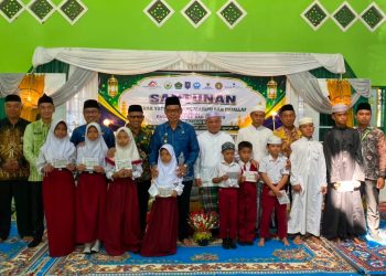 MOMENTUM 10 MUHARRAM, WAKIL BUPATI HSS HADIRI SANTUNAN ANAK YATIM DAN MUALAF DI KECAMATAN PADANG BATUNG