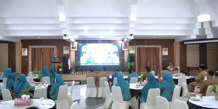 MASUK 4 KATEGORI PROVINSI, TP PKK HSS SAMBUT ANTUSIAS TIM VERIFIKASI LAPANGAN LOMBA PKK DI PENDOPO BUPATI