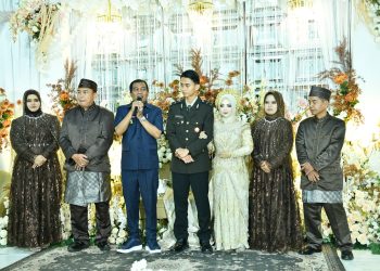 BUPATI HSS HADIRI RESEPSI PERNIKAHAN BRIPDA M. ILHAM MAULANA ASH-SHIDDIQ, S.H. DAN FAHRIAN AZIZAH, S.H.