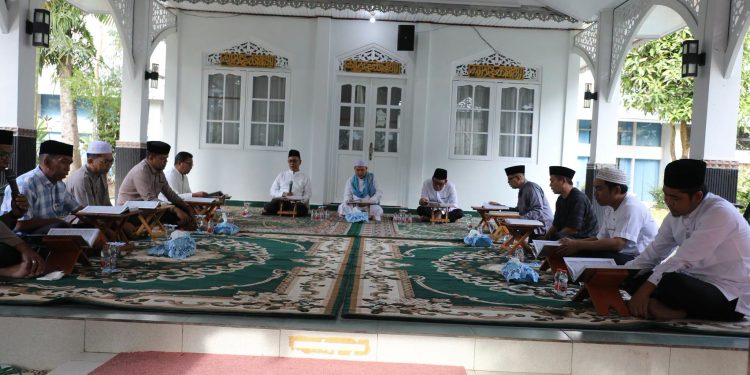 WAKIL BUPATI HSS HADIRI KHATAMAN AL-QUR’AN DAN TAUSIAH RUTIN JAJARAN SEKRETARIAT DAERAH