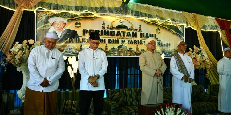SEKDA HSS HADIRI HAUL KE-41 TUAN GURU H. KADERI BIN H. TARIS DI DESA LONGAWANG