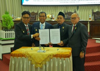 BUPATI HSS HADIRI RAPAT PARIPURNA PERSETUJUAN BERSAMA RANPERDA PERTANGGUNGJAWABAN PELAKSANAAN APBD TAHUN ANGGARAN 2025