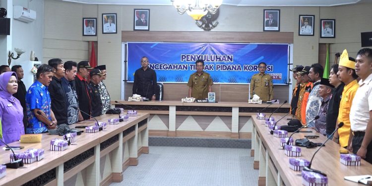 PERKUAT TATA KELOLA BERSIH DAN PERTAHANKAN PREDIKAT PERCONTOHAN DAERAH ANTI KORUPSI, PEMKAB HSS BERSAMA KEJARI GELAR PENYULUHAN HUKUM
