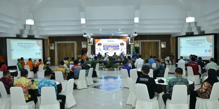 HADAPI MUSIM KEMARAU, BUPATI HSS AJAK SELURUH PIHAK PERKUAT KESIAPSIAGAAN KARHUTLA