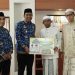 BUPATI HSS SERAHKAN BANTUAN 1.380 PORSI MAKANAN-MINUMAN UNTUK KELANCARAN HAUL DATU TANIRAN