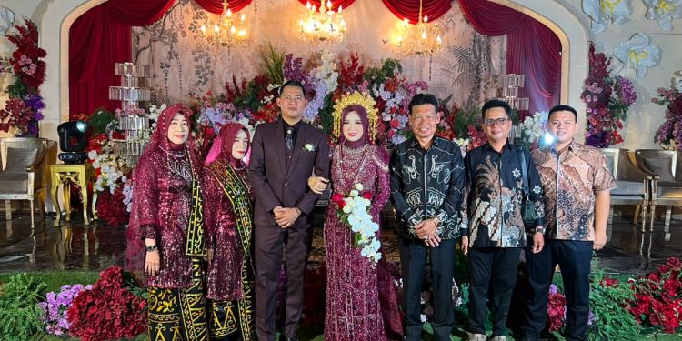 SILATURAHMI DALAM BALUTAN KEBAHAGIAAN, WAKIL BUPATI HSS DAN KETUA GOW HSS HADIRI PERNIKAHAN AMIN DAN INDAH