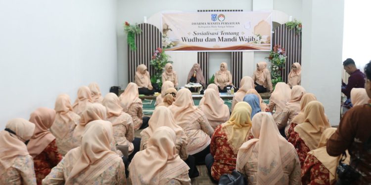 KETUA DWP KABUPATEN HSS BUKA SOSIALISASI WUDHU DAN MANDI WAJIB, DORONG PENINGKATAN KUALITAS IBADAH
