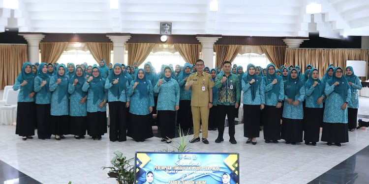 TP PKK HSS PERKUAT KETAHANAN KELUARGA MELALUI SOSIALISASI PEREMPUAN TANGGUH ANTI PINJOL, JUDOL, DAN PAAREDI TANGGUH HUKUM