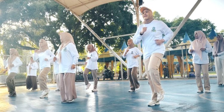 SEMANGAT HIDUP SEHAT, TP PKK HSS GELAR SENAM SEHAT CERIA DUKUNG GERAKAN MASYARAKAT HIDUP SEHAT (GERMAS)