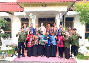 KETUA TP PKK HSS APRESIASI INOVASI DUTA PEPELINGASIH YANG PEDULI LINGKUNGAN DAN BERNILAI EKONOMI