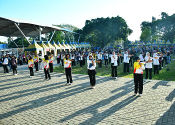RATUSAN WARGA MERIAHKAN SENAM BERSAMA PEMKAB HSS, KORMI, DAN TP PKK