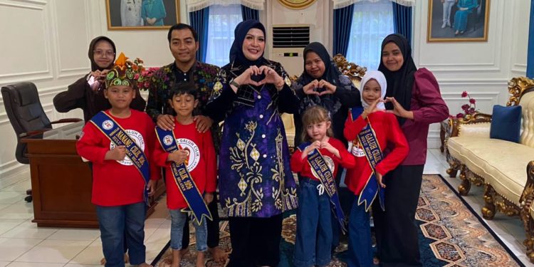 TERIMA AUDIENSI FINALIS PUTRA PUTRI PARIWISATA DAN NANANG GALUH CILIK 2026, KETUA TP PKK HSS DORONG PERAN GENERASI MUDA PROMOSIKAN DAERAH