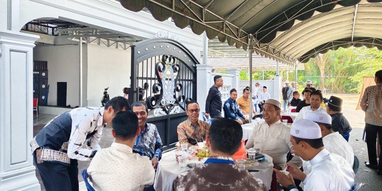 BUPATI DAN WAKIL BUPATI HSS HADIRI TASYAKURAN AQIQAH PUTERA KEDUA ANGGOTA DPRD HSS