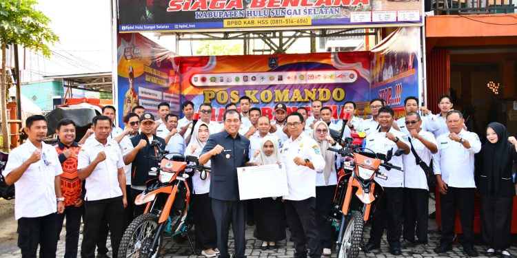 BUPATI HSS SERAHKAN BANTUAN PERLATAN KARHUTLA DARI BNPB