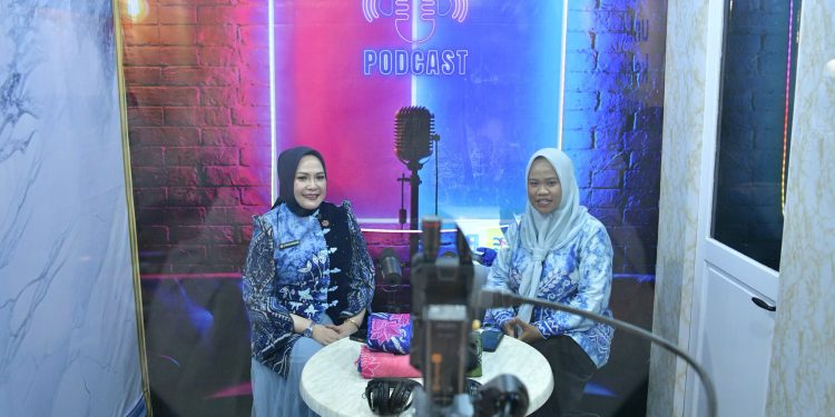 LEWAT PODCAST “BINCANG SINGKAT”, KETUA DEKRANASDA HSS KENALKAN PESONA KERAJINAN LOKAL DI KALSEL EXPO 2026