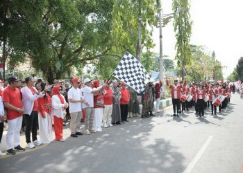 BUPATI HSS LEPAS KARNAVAL KEMERDEKAAN, GELORAKAN SEMANGAT PERJUANGAN DAN LESTARIKAN BUDAYA BANUA