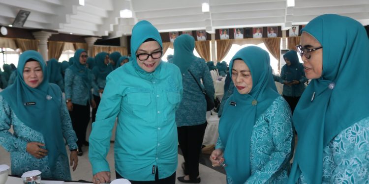 SEMARAK HKG PKK TINGKAT KABUPATEN HSS, KADER PKK IKUTI BERAGAM LOMBA