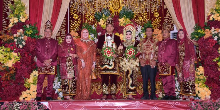 BUPATI HSS HADIR DI HARI BAHAGIA PERNIKAHAN PUTRI WAKIL BUPATI