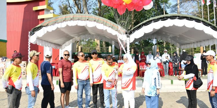 BUPATI HSS DAN KETUA TP PKK HADIR LANGSUNG, HIDUPKAN SEMANGAT SEHAT DAN GEMBIRA BERSAMA KORMI