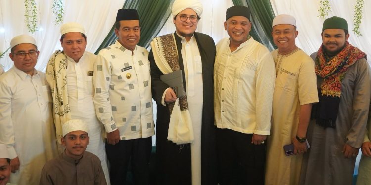 MENAPAKI JEJAK CINTA RASULULLAH, BUPATI HSS HADIRI MAULID NABI MAJELIS TAKLIM UMMUL HAJUN