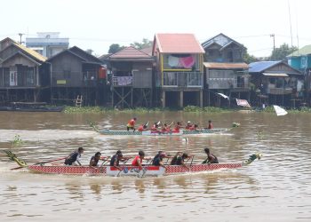 BUPATI HSS DORONG PENGEMBANGAN OLAHRAGA DAYUNG, PEMKAB AKAN SIAPKAN PERAHU NAGA BARU