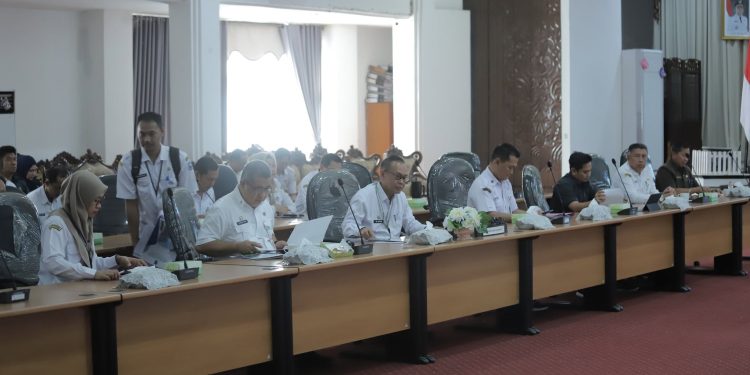 PEMKAB HSS BAHAS PERUBAHAN ANGGARAN, PASTIKAN SELARAS DENGAN PRIORITAS PEMBANGUNAN DAN KEBUTUHAN MASYARAKAT