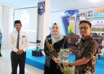 DORONG BUDAYA LITERASI, BUNDA LITERASI HSS BUKA KEGIATAN BEDAH BUKU PENDIDIKAN AGAMA ISLAM
