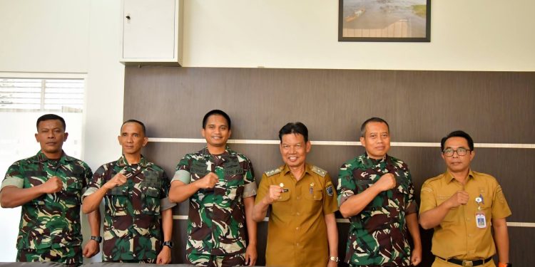PEMKAB HSS PERKUAT SINERGI BERSAMA TNI DALAM PENCEGAHAN DAN PENANGANAN KARHUTLA