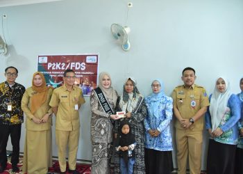 BUNDA PAUD HSS SERAHKAN BANTUAN PKH, PERKUAT DUKUNGAN BAGI KELUARGA DAN ANAK USIA DINI