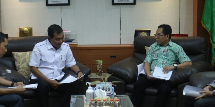 BUPATI HSS TERIMA AUDIENSI TIM TENAGA AHLI, BAHAS RENCANA PEMBANGUNAN BALAI LATIHAN KERJA