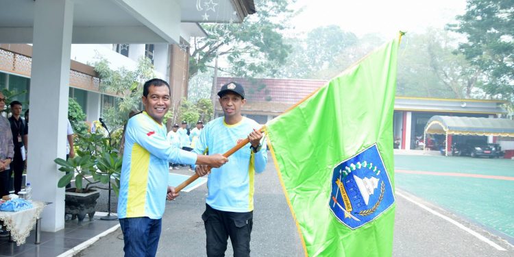 BUPATI HSS LEPAS 577 PESERTA KARANG TARUNA, DORONG PEMUDA TERUS BERKARYA