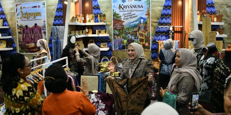 KARYA PERAJIN HSS TAMPIL DI KRIYANUSA 2026, DEKRANASDA BAWA PRODUK LOKAL KE PANGGUNG NASIONAL